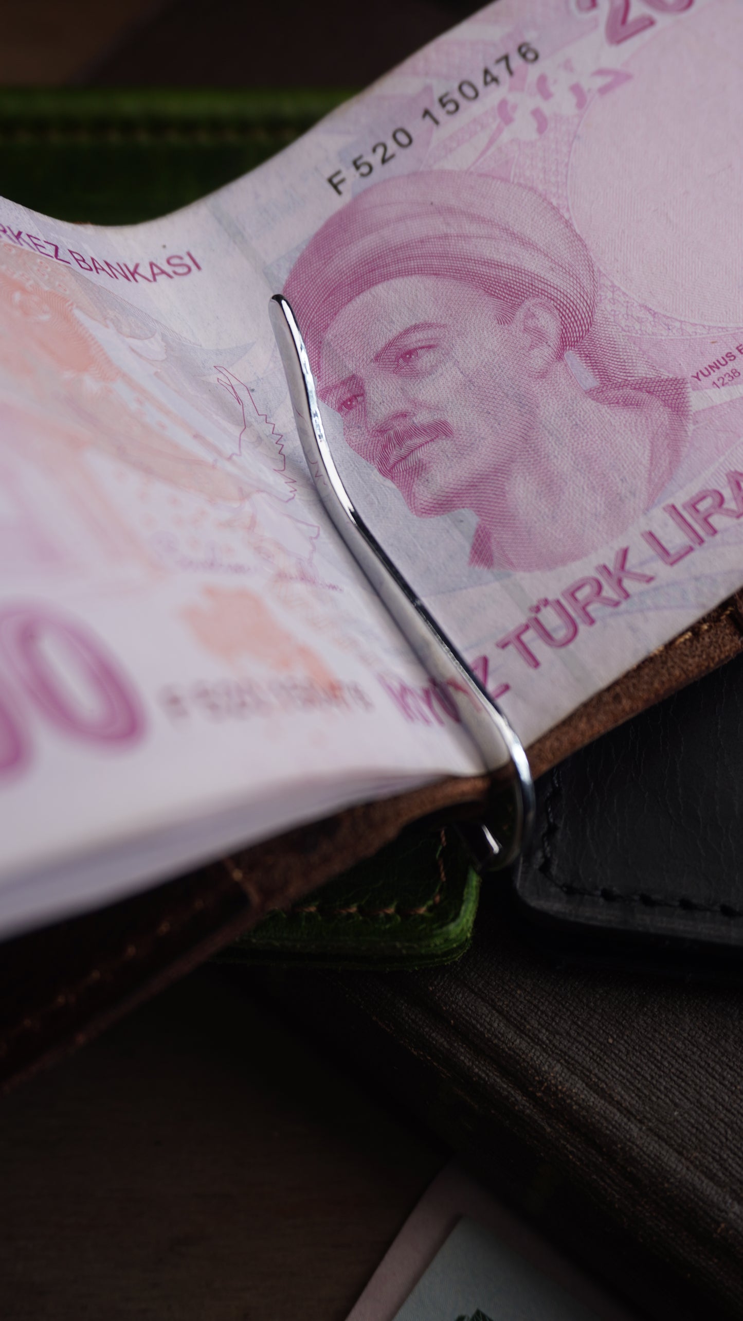 AKHAL KLİPSLİ DERİ KARTLIK